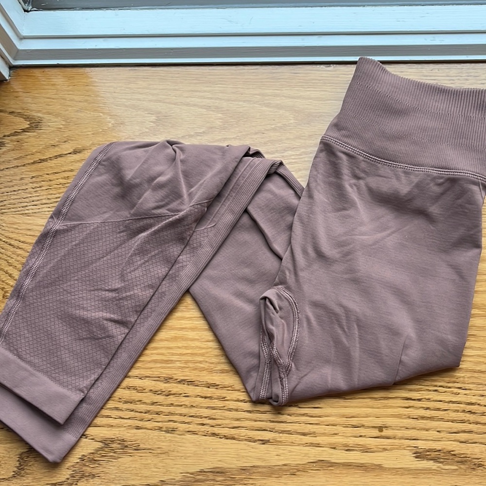 Mauve lululemon Size 2 Leggings